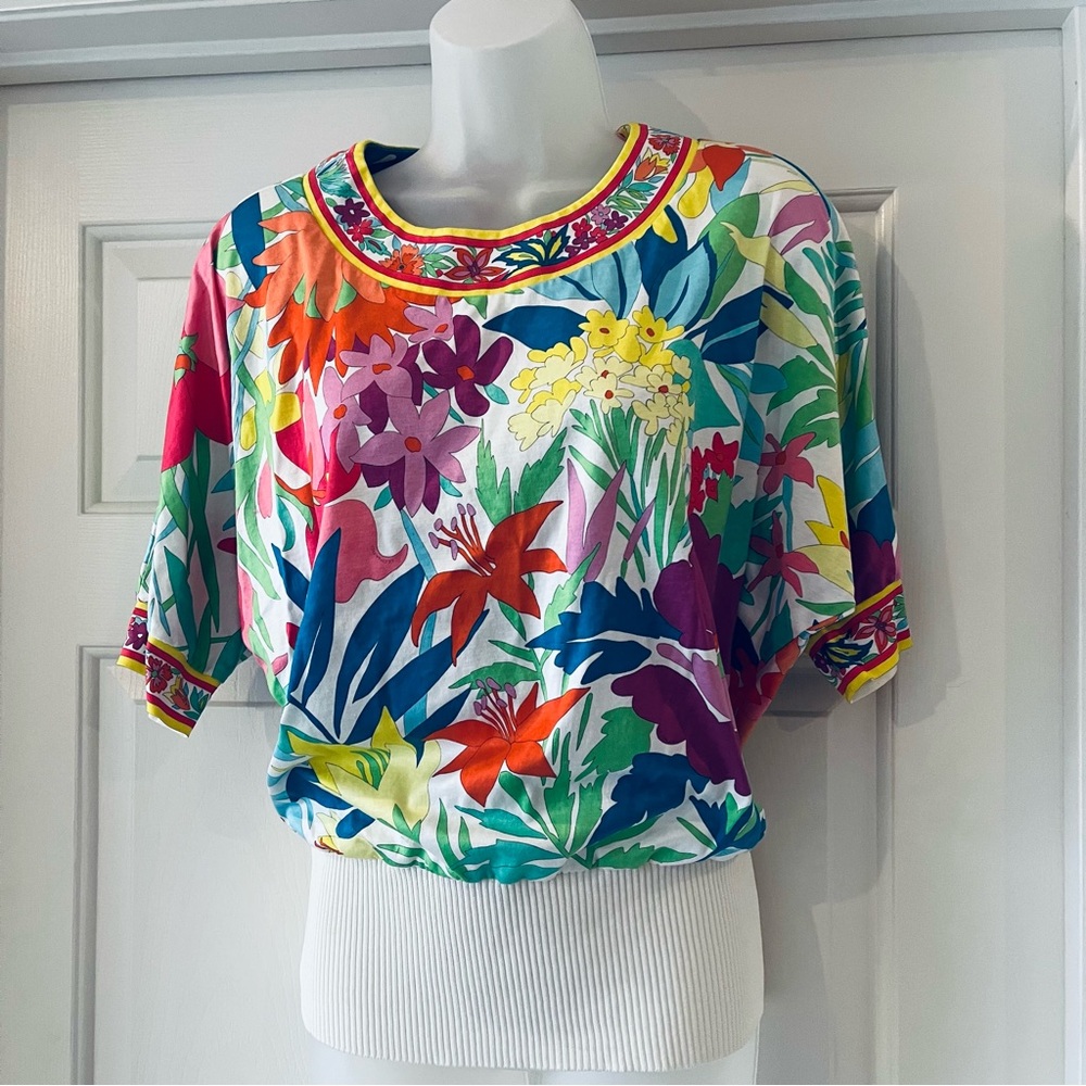 Gorgeous colorful Leonard Studio vintage top. Back zip shoulder pads. Size Sm